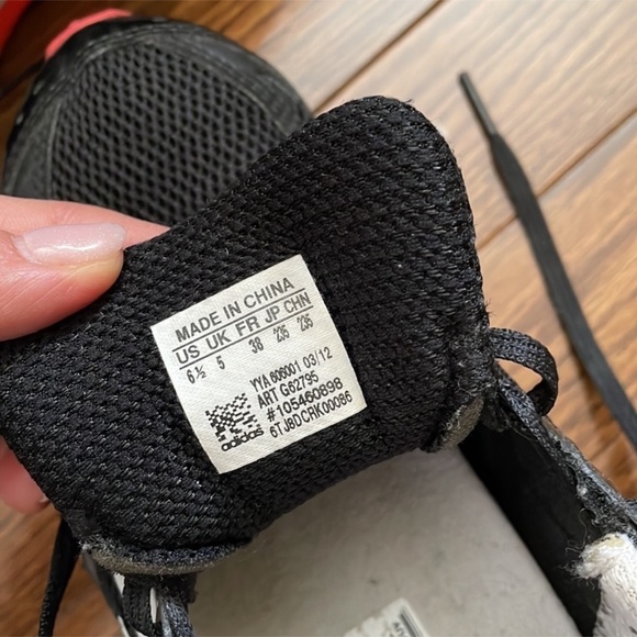 Adidas authentic sneakers size 6-1/2. They are super comfortable and great - Picture 6 of 6